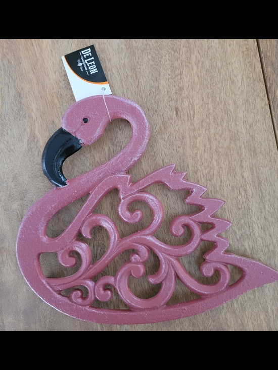 De Leon Other - Cast Iron Pink Flamingo Decorative Kitchen Trivet